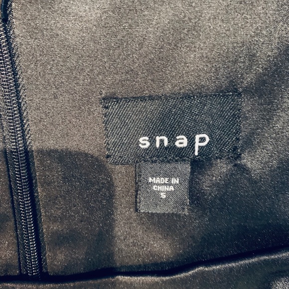 SNAP BLACK SATIN COCKTAIL DRESS - Picture 4 of 4